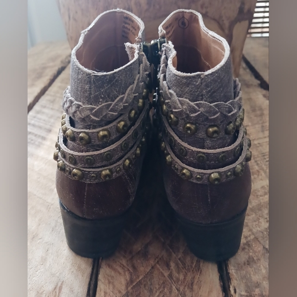 Annie Burnished Leather Distressed Harness Ankle Boot MSRP $90 - Picture 2 of 12